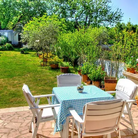 Aldo Garden View Апартаменти